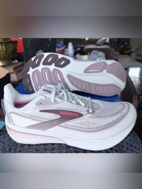 Brooks Revel 9